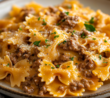 inesboulila A plate of cheesy beef and bowtie pasta featuring t 514d148b 9462 4b06 b6ec 43b66abbf64a